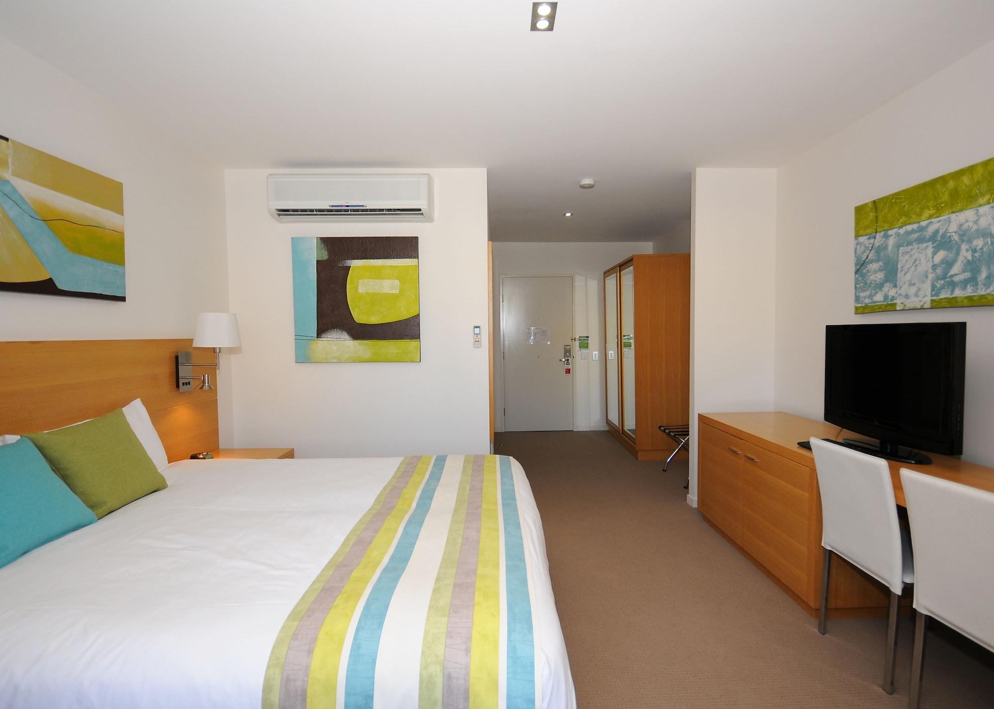 Ramada By Wyndham Hervey Bay Rom bilde A typical bedroom at the University of Bath