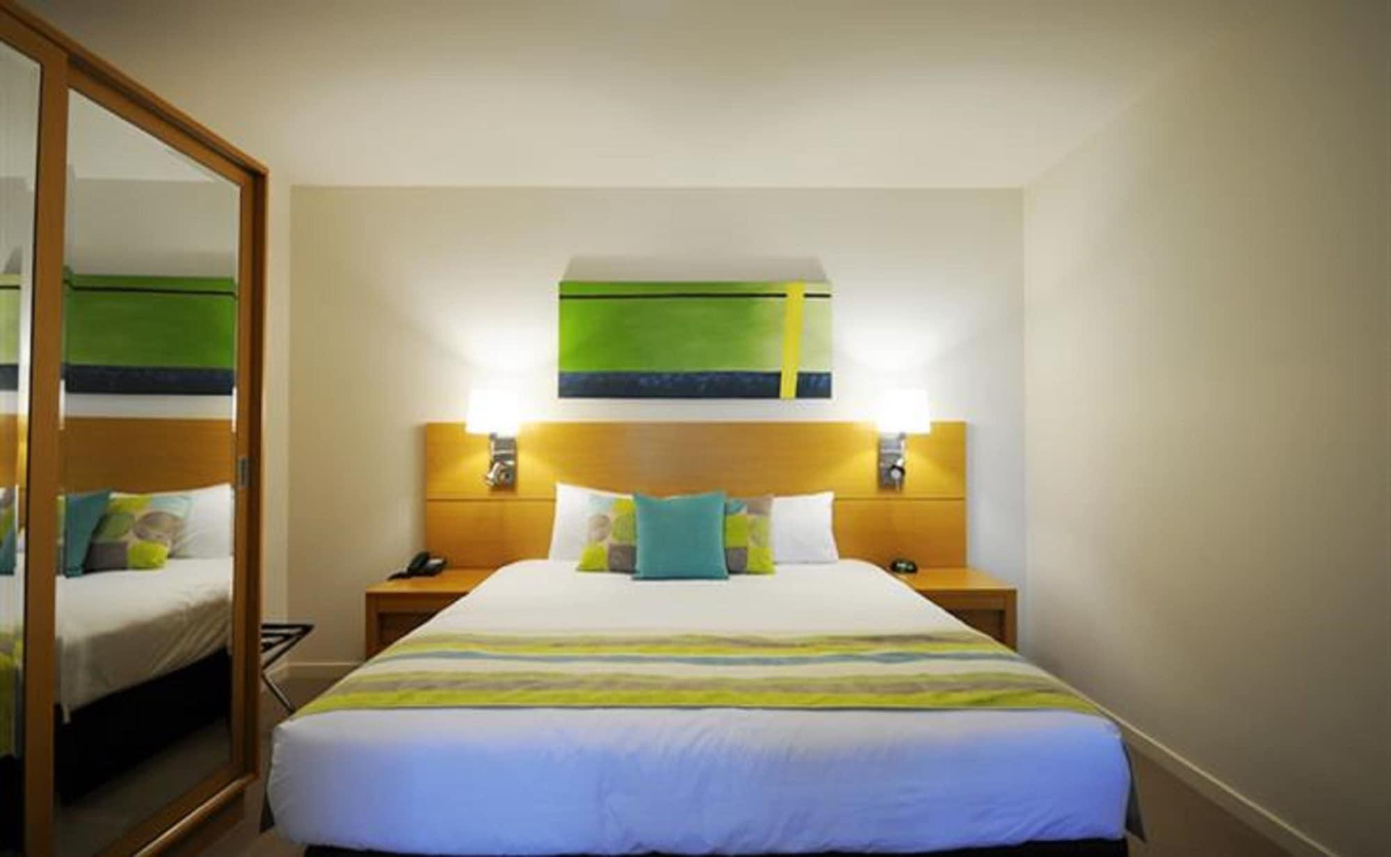 Ramada By Wyndham Hervey Bay Eksteriør bilde A bedroom at the hotel