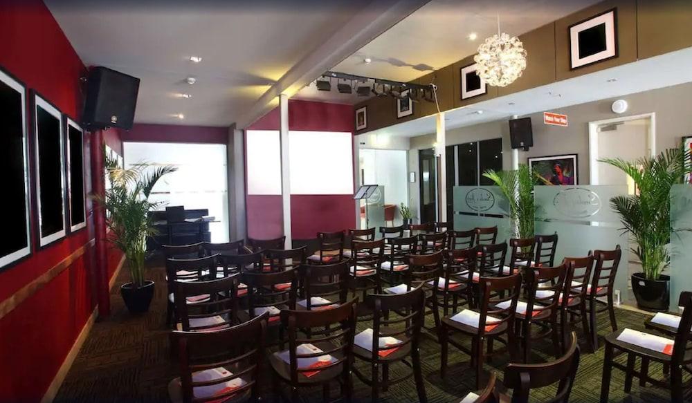 Ramada By Wyndham Hervey Bay Eksteriør bilde The interior of the restaurant