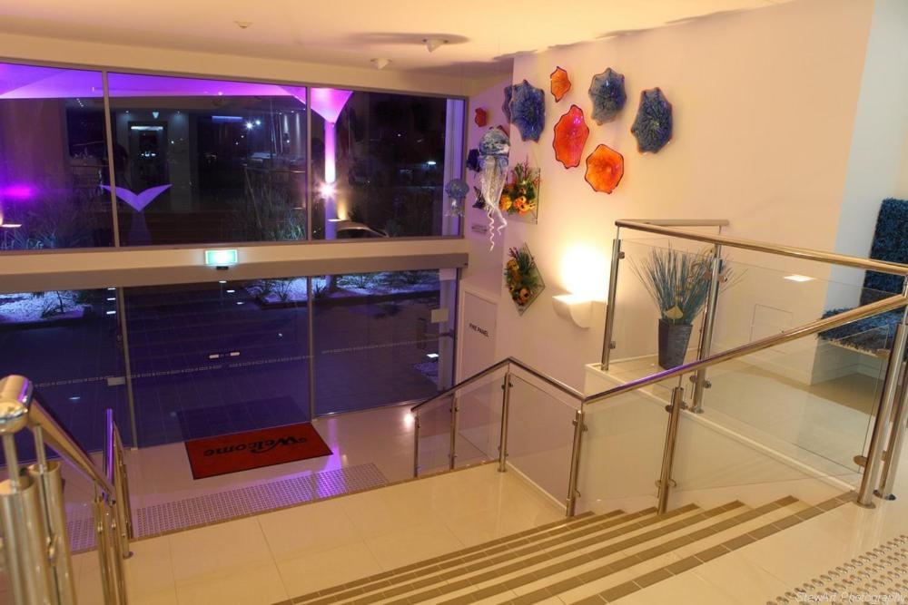 Ramada By Wyndham Hervey Bay Interiør bilde The staircase at the hotel
