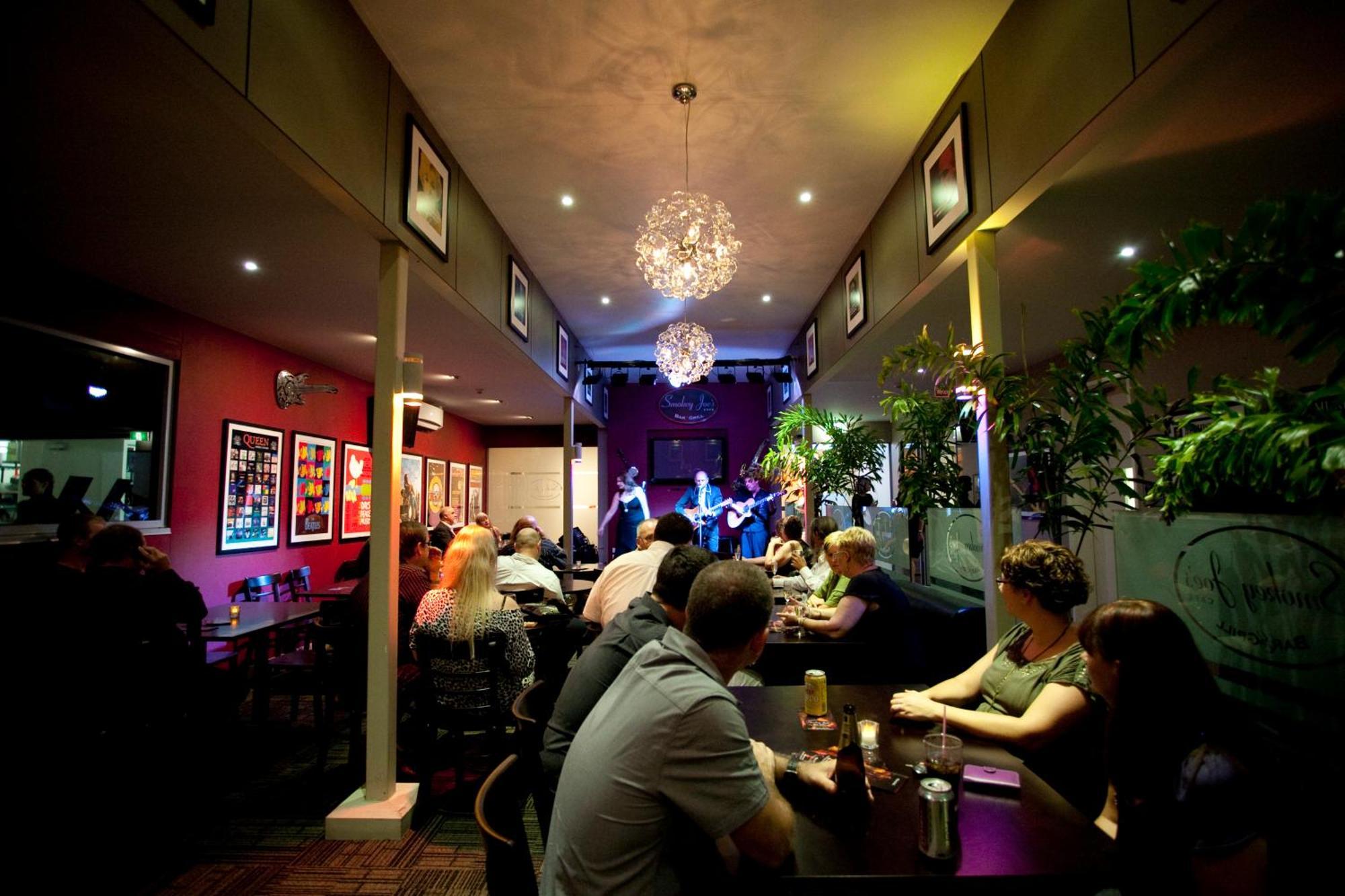 Ramada By Wyndham Hervey Bay Restaurant bilde The interior of the restaurant