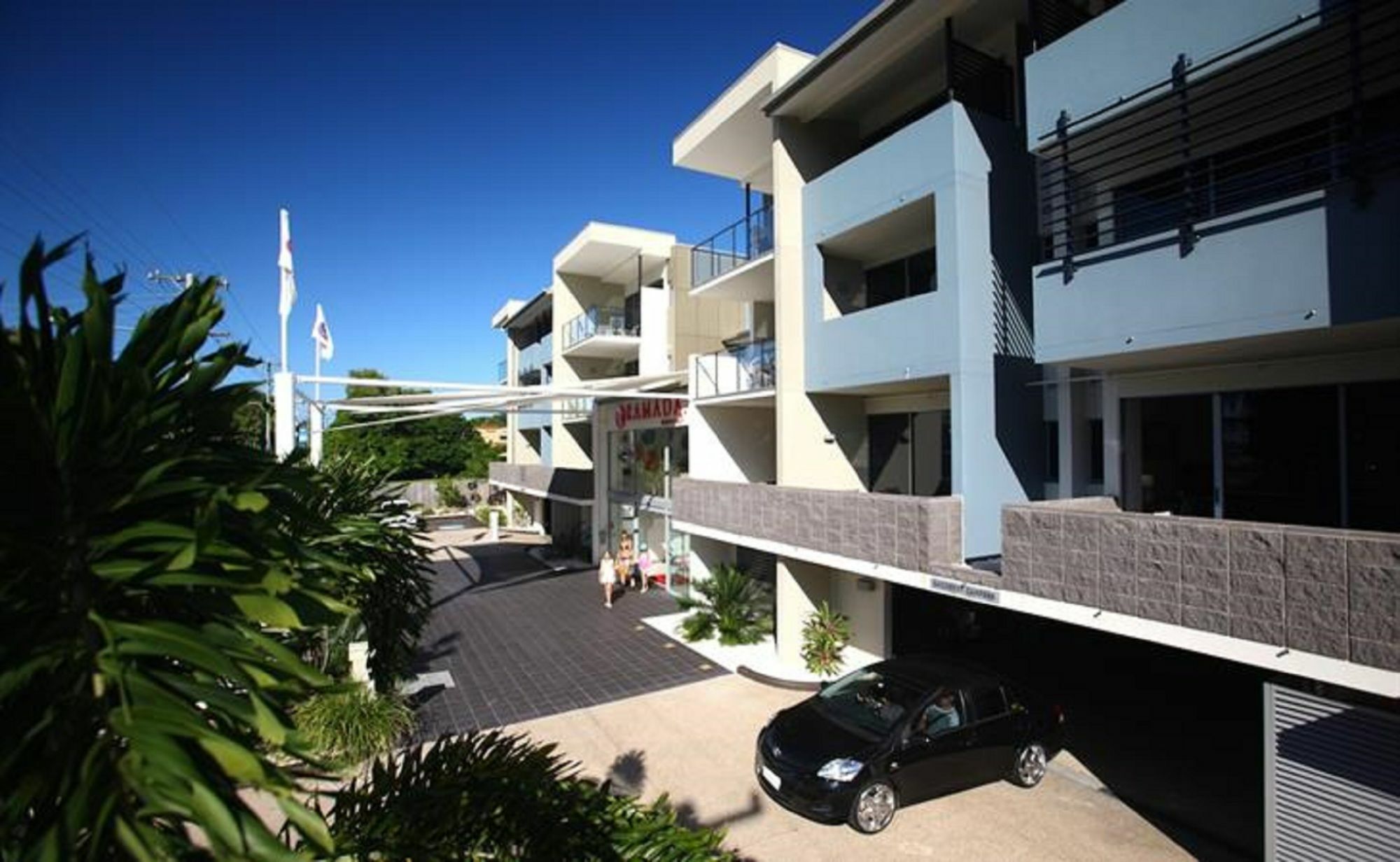 Ramada By Wyndham Hervey Bay Eksteriør bilde The hotel's entrance