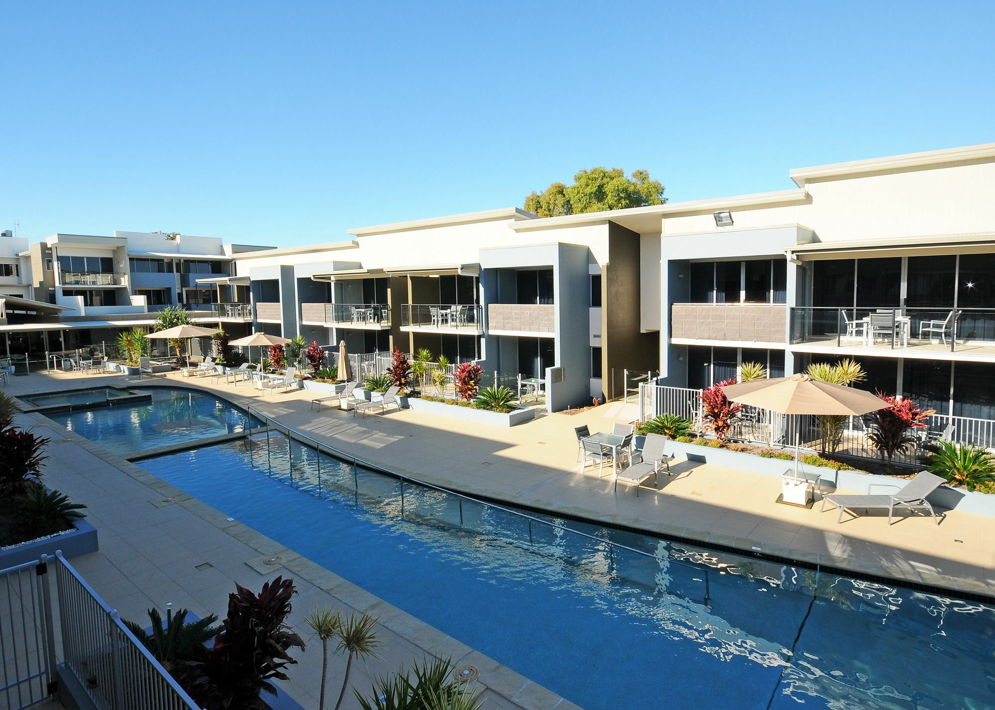 Ramada By Wyndham Hervey Bay Eksteriør bilde The pool at the Mantra on Mooloolaba