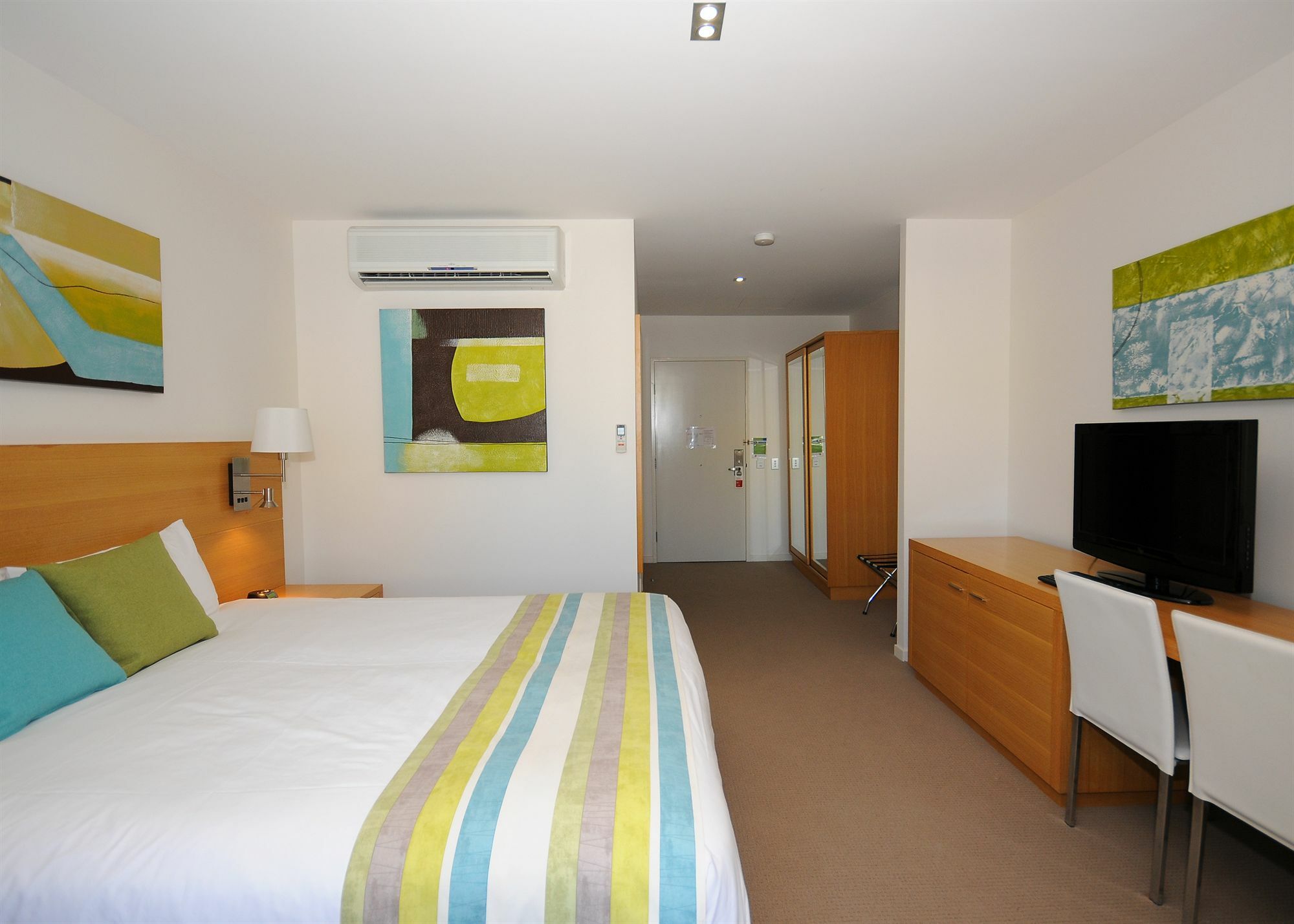 Ramada By Wyndham Hervey Bay Rom bilde A typical bedroom at the University of Brighton
